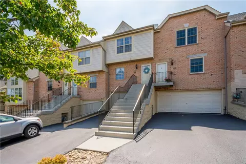 204 Berrington Ct, Bethel Park, PA 15102