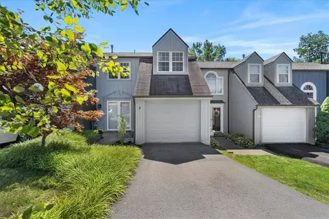 8 Monmouth Dr, Cranberry Township, PA 16066