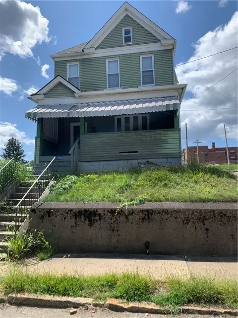 1700 Manor St, Mckeesport, PA 15132