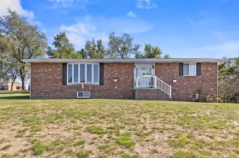250 Oak Hill Dr, Washington, PA 15301