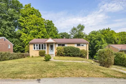 378 Colonial Manor Rd, North Huntingdon, PA 15642