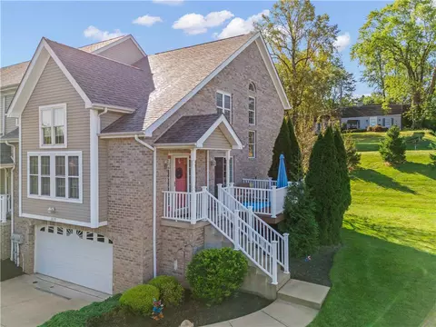 1019 Waterford Ct W, Canonsburg, PA 15317