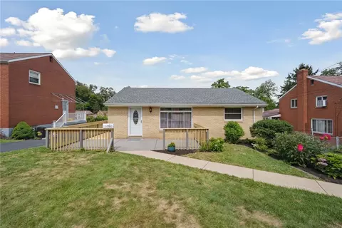 4462 Woodhill Dr, Homestead, PA 15120
