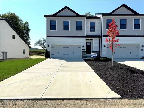 212 Hanover Ln, Meadowlands, PA 15301