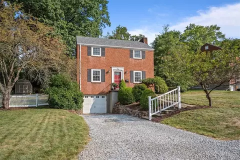 21 Santa Fe Dr, Bethel Park, PA 15102