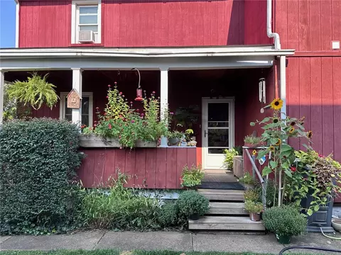 13 Pine St, Natrona Heights, PA 15065