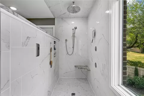 Bath - 540 E Ingomar Rd, Wexford, PA 15090 photo 6 of 8