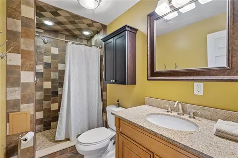 Bath - 540 E Ingomar Rd, Wexford, PA 15090 photo 8 of 8