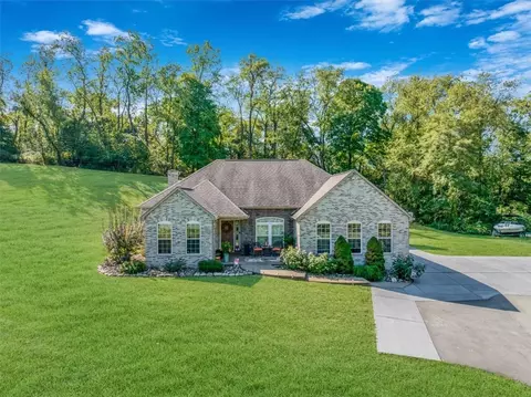 101 Bickerton Ln, Finleyville, PA 15332