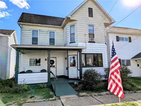 915 Mulberry St, Scottdale, PA 15683