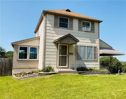 135 Constitution Cir, Clairton, PA 15025