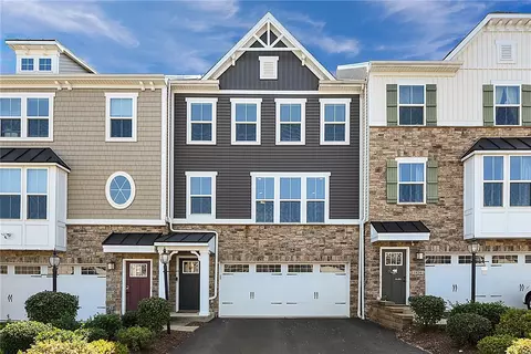 1426 Deer Creek Crossing Dr, Canonsburg, PA 15317