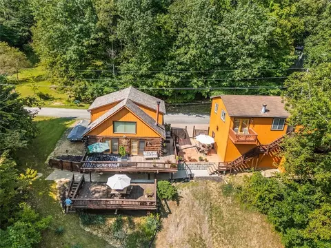 1154 River Dr, Franklin, PA 16323