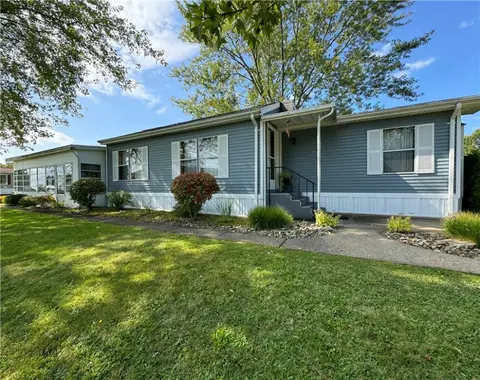 1512 Lee Ln, Grove City, PA 16127