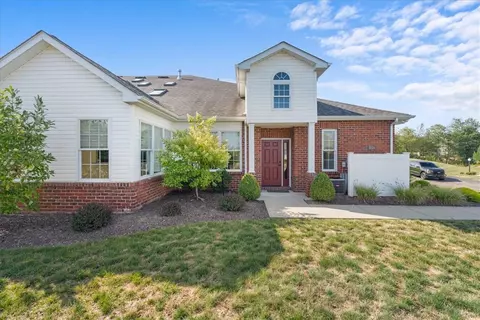 1604 Ambassador Ln, Valencia, PA 16059