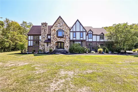 209 Glenn Fox Rd, New Stanton, PA 15672