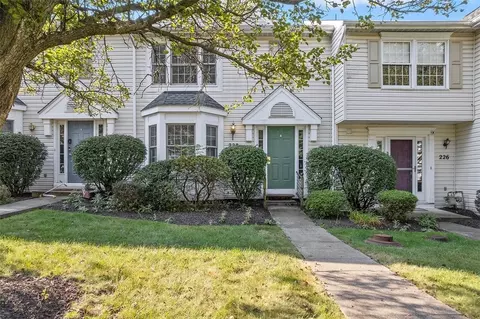 228 Fieldbrook Dr, Canonsburg, PA 15317