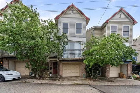 2704 Shelly St, Pittsburgh, PA 15203