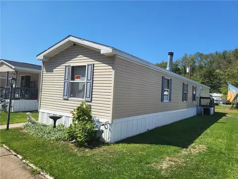 36 Hidden Valley Dr, Finleyville, PA 15332
