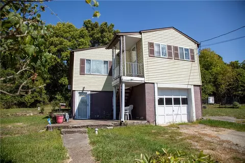 38 Greenhill Rd, Belle Vernon, PA 15012