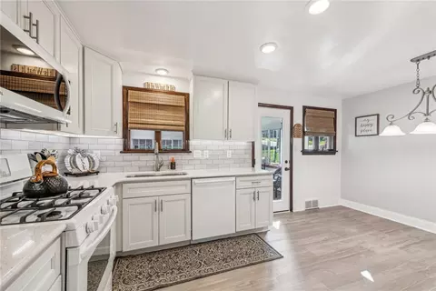 Kitchen - 13511 Ormsby Dr, Irwin, PA 15642 photo 3 of 6