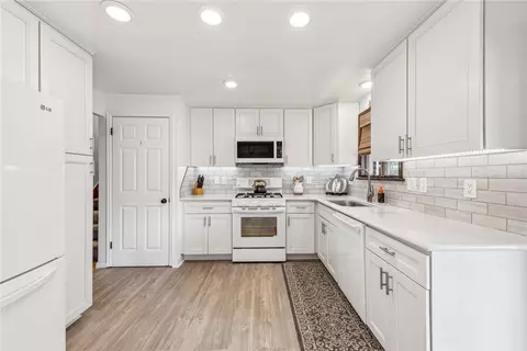 Kitchen - 13511 Ormsby Dr, Irwin, PA 15642 photo 5 of 6