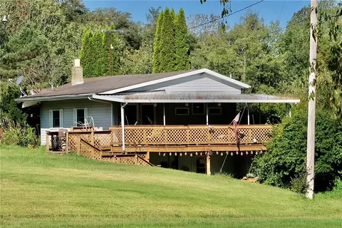 7 Strausser Rd, Jackson Center, PA 16133