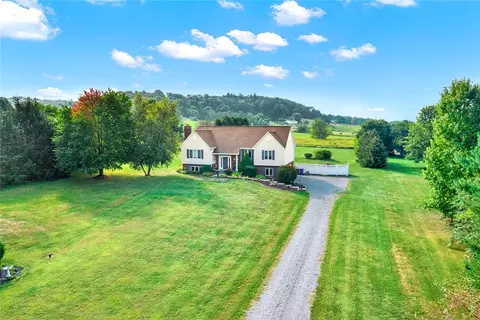 296 Kozy Corner Rd, Valencia, PA 16059