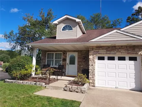 132 Cambria Hill Dr, Tarentum, PA 15084