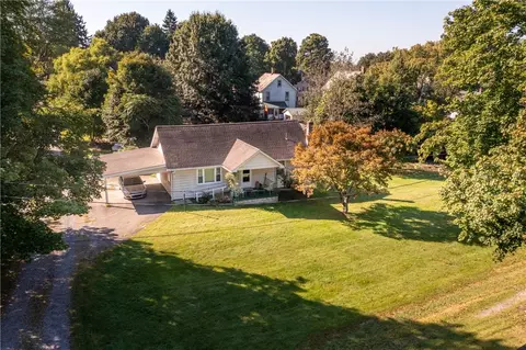 27 Mccracken Way, Greenville, PA 16125