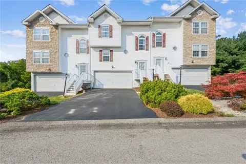 226 Manor View Dr, Manor, PA 15665