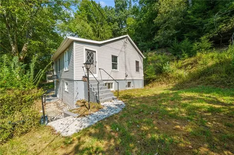 2901 Harts Run Rd, Allison Park, PA 15101