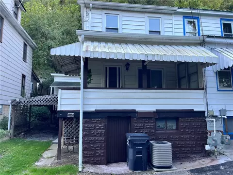 724 7th Ave, Ford City, PA 16226