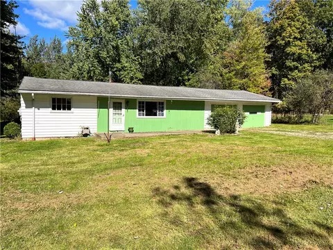 1820 Cherokee Rd, Jamestown, PA 16134