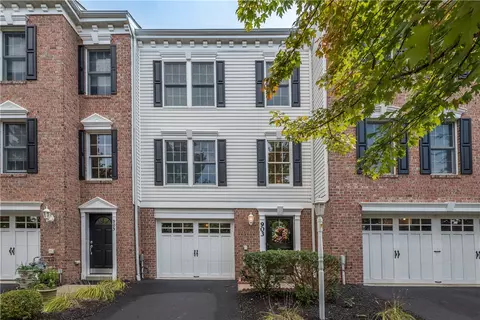 903 Montclair Dr, Coraopolis, PA 15108
