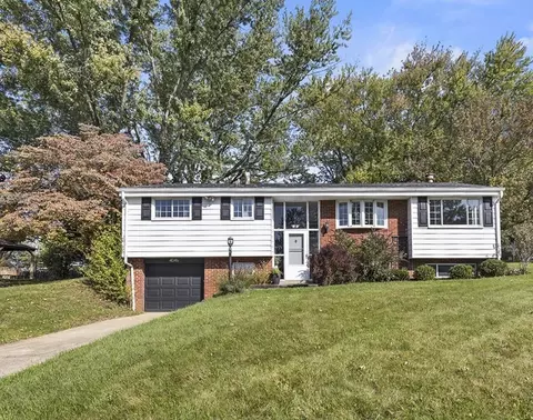 4046 Crestwood Dr, Gibsonia, PA 15044