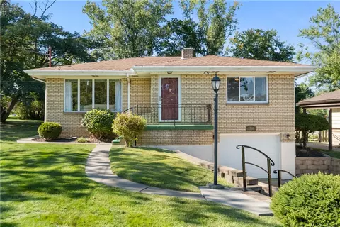 1360 Wickerham Dr, Monongahela, PA 15063