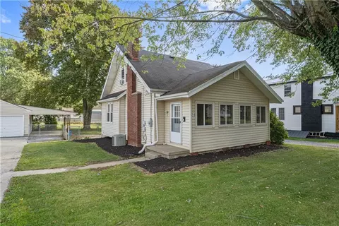 718 Mercer Rd, Beaver Falls, PA 15010