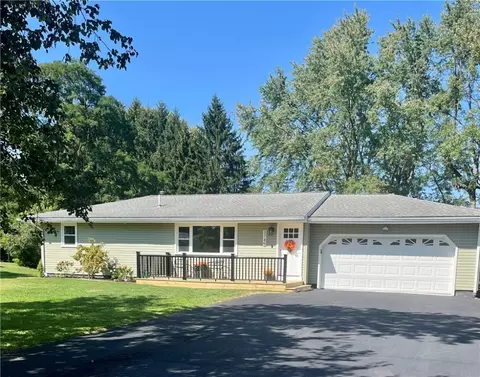 3745 Pleasant Dr, Hermitage, PA 16148