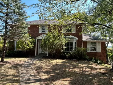 97 Warwick Dr, Pittsburgh, PA 15241