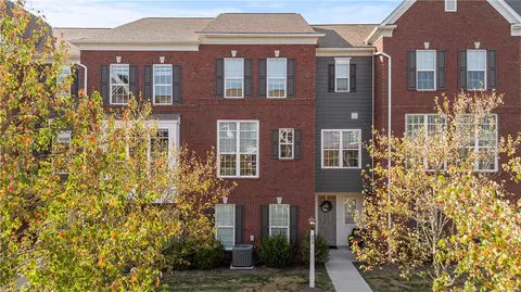 894 Elmhurst Way, Sewickley, PA 15143
