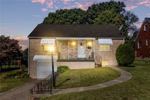 220 Sunset Dr, New Kensington, PA 15068
