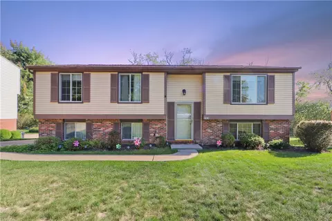 2924 Abbey Ln, South Park, PA 15129