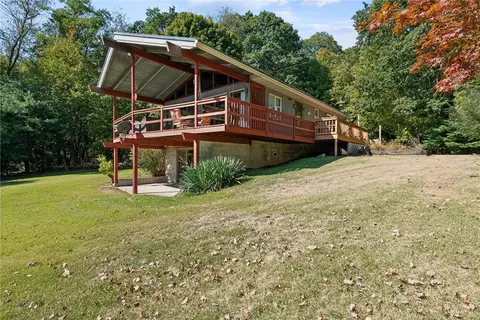 196 Spruce Ln, Acme, PA 15610