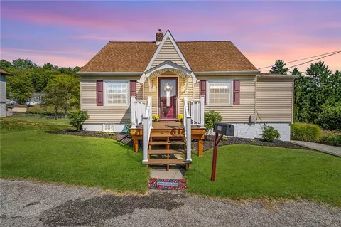138 Glenn Ave, Jeannette, PA 15644