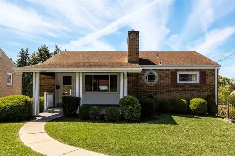 2022 Worcester Dr, Pittsburgh, PA 15243