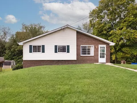 4011 Crestwood Dr, Gibsonia, PA 15044