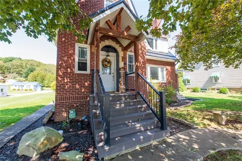 811 E Main St, Rural Valley, PA 16249