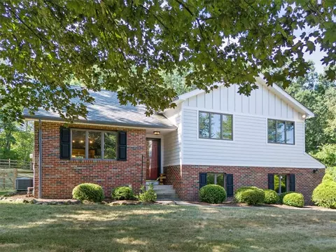 4015 Watters Ln, Gibsonia, PA 15044