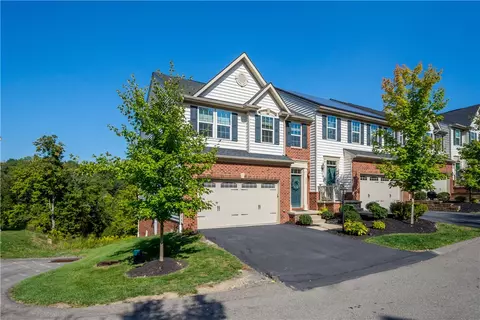 225 Noble Woods Dr, Coraopolis, PA 15108